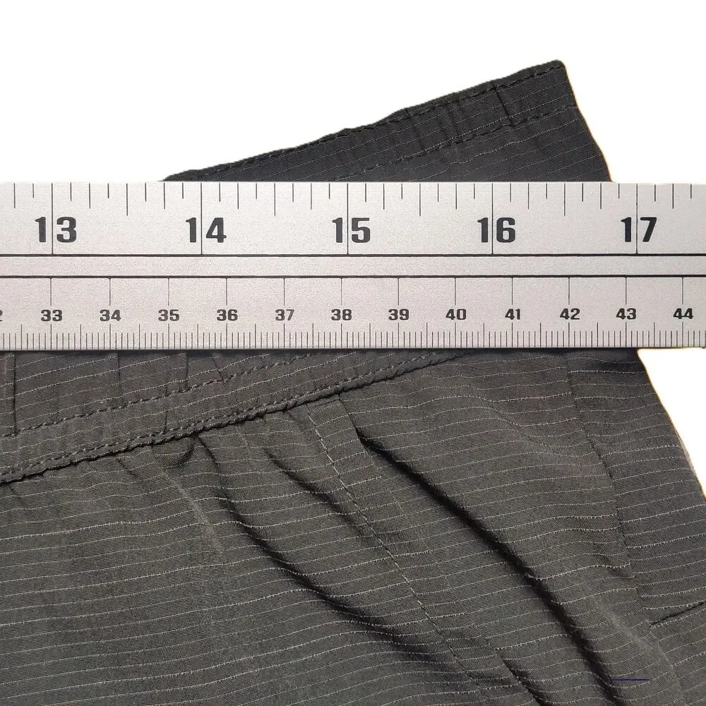 Avalanche Outdoor Shorts Men’s Large Gray Stretch Hiking Athletic Zip Pocket